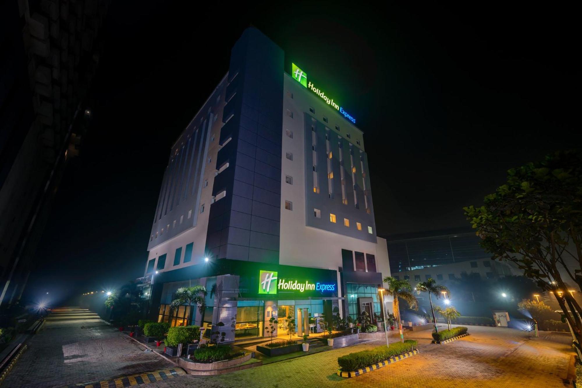 Holiday Inn Express Greater Noida Knowledge Park By Ihg Esterno foto